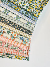 Load image into Gallery viewer, Fat Quarter Bundle | Petite Fleurs
